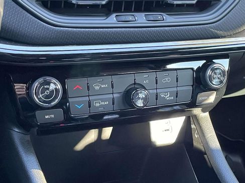 New 2026 Jeep Compass Latitude image 36