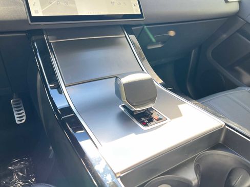 Used 2025 Land Rover Range Rover Evoque Dynamic SE image 9