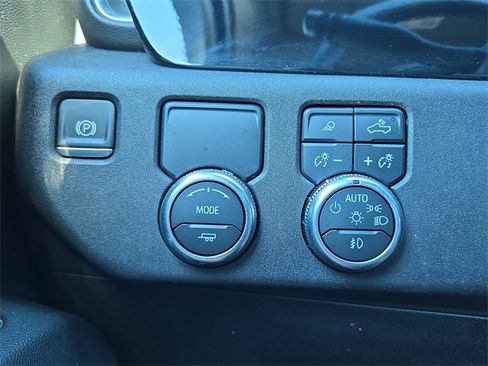 Used 2025 GMC Sierra 1500 SLT image 27