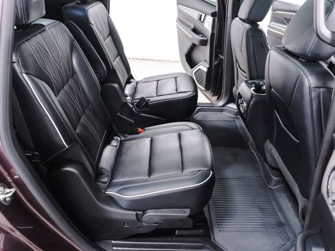 Used 2026 Buick Enclave Avenir w/ LPO, Floor Liner Package AWD/4WD image 33