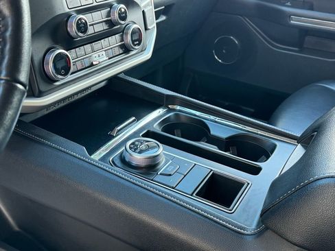 Used 2024 Ford Expedition XLT image 18