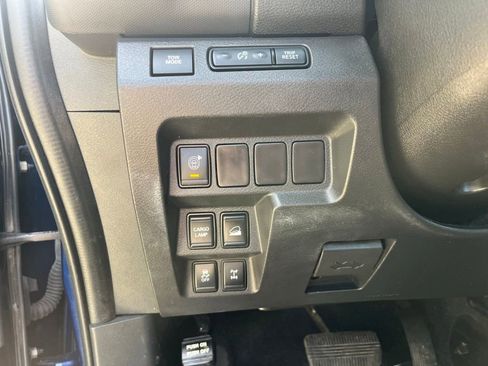 Used 2022 Nissan Frontier PRO-4X w/ Technology Package AWD/4WD image 36
