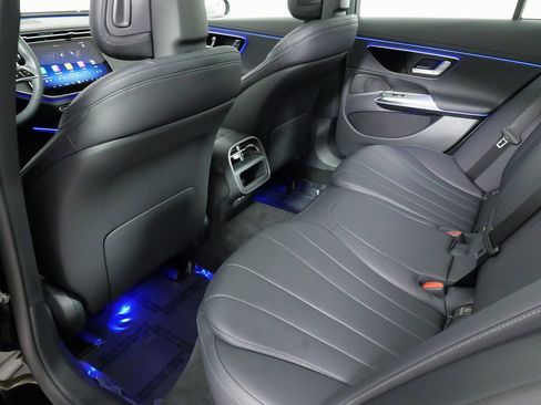 Used 2025 Mercedes-Benz E 350 4MATIC Sedan image 42