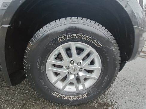 Used 2015 Nissan Frontier SV image 16