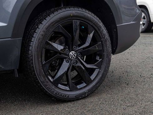 Used 2022 Volkswagen Taos SE image 8