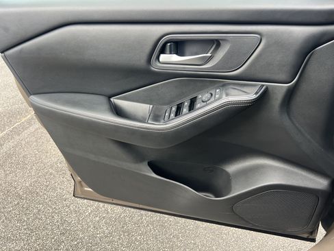 Certified 2025 Nissan Rogue SV AWD/4WD image 15