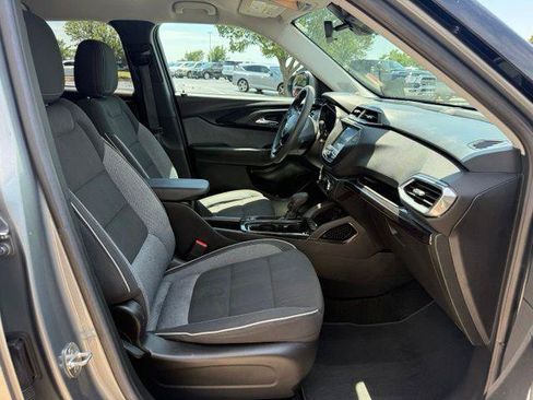Used 2023 Chevrolet TrailBlazer LT FWD image 3