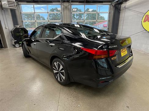 Used 2021 Nissan Altima 2.5 SV FWD image 3