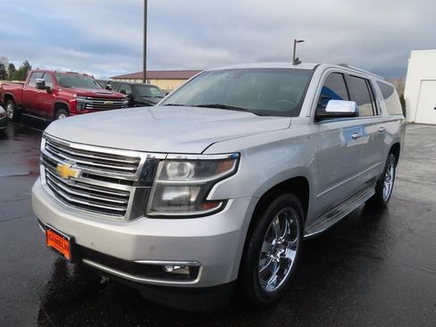 Used 2015 Chevrolet Suburban LTZ image 3