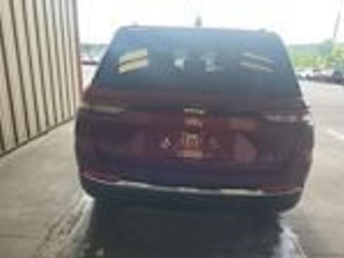 Used 2024 Jeep Grand Cherokee Laredo RWD image 4