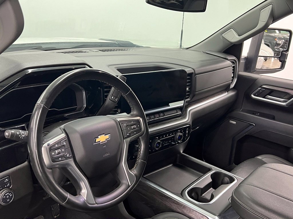 Used 2024 Chevrolet Silverado 3500 LTZ w/ LTZ Convenience Package AWD/4WD image 13