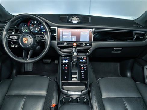 Certified 2026 Porsche Macan AWD/4WD image 18