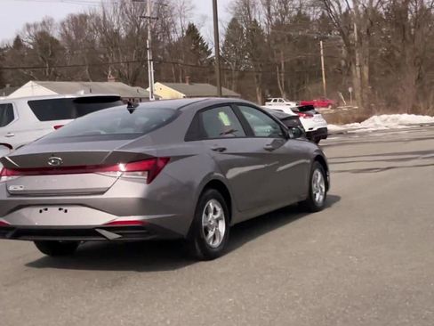 Used 2023 Hyundai Elantra SE FWD image 7