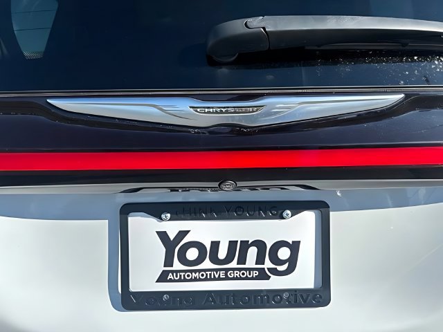 Used 2022 Chrysler Pacifica Touring-L FWD image 13