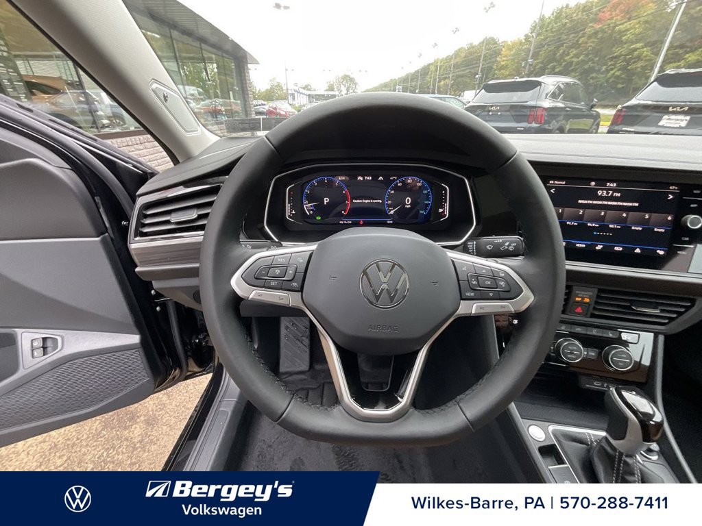 Used 2024 Volkswagen Jetta SEL FWD image 6