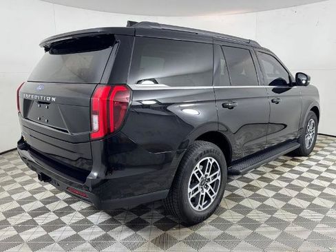 Certified 2025 Ford Expedition Active image 3