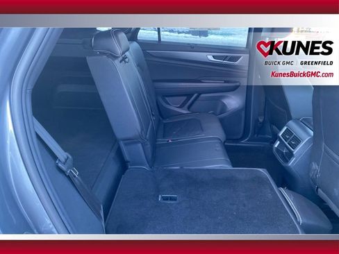 Used 2025 Volkswagen Atlas Cross Sport SE image 36