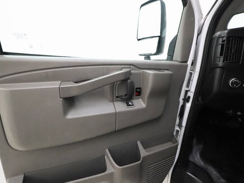 Used 2019 Chevrolet Express 3500 w/ Power Convenience Package image 7