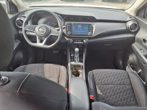 Used 2022 Nissan Kicks SV w/ Interior Electronics Package FWD image 10
