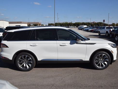 New 2026 Lincoln Aviator 2WD image 5