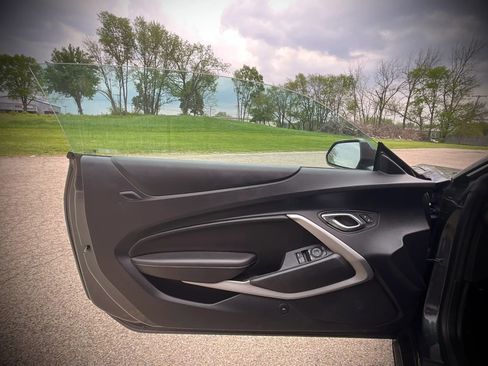 Used 2016 Chevrolet Camaro SS RWD image 26