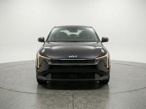 Used 2025 Kia K4 LXS image 2