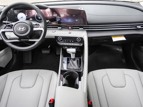 New 2025 Hyundai Elantra Limited image 21