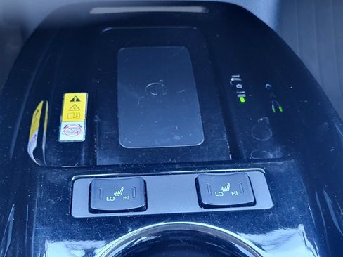 Used 2019 Toyota Prius XLE AWD/4WD image 18