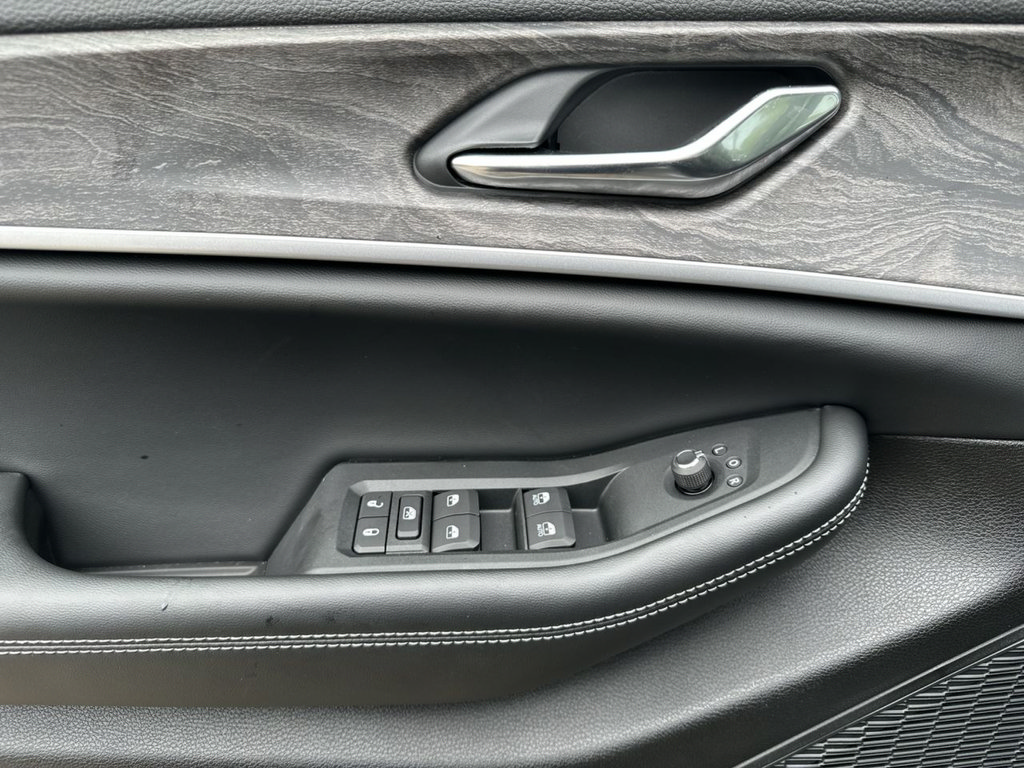New 2027 Jeep Grand Cherokee Altitude RWD image 21