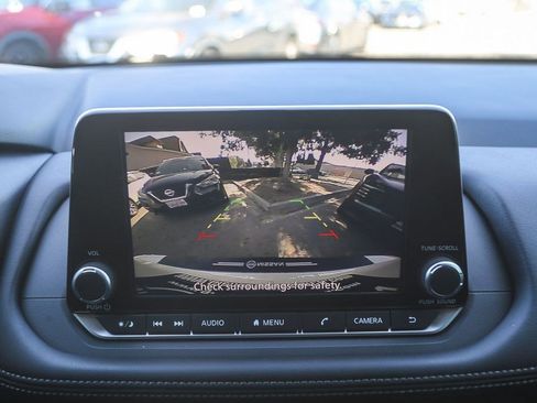 Used 2025 Nissan Rogue S FWD image 23