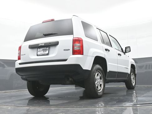 Used 2016 Jeep Patriot Sport AWD/4WD image 35