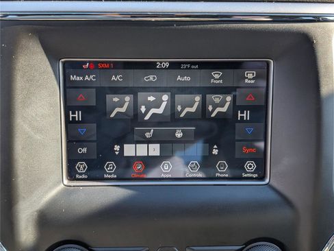 Used 2018 Jeep Grand Cherokee Laredo image 29