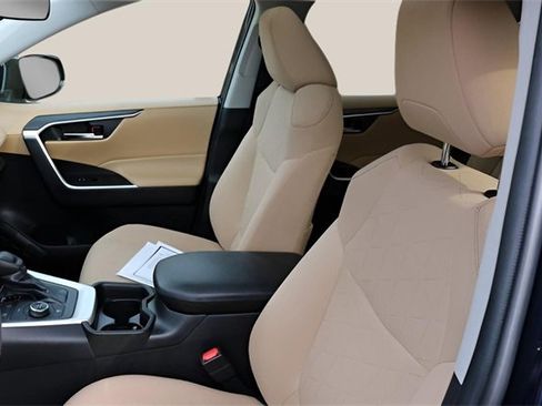 Used 2021 Toyota RAV4 XLE w/ Convenience Package image 13