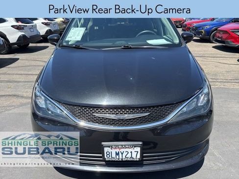 Used 2017 Chrysler Pacifica Touring w/ Tire & Wheel Group image 12