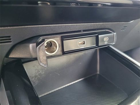 Used 2023 Kia Niro LX image 15