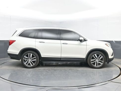 Used 2018 Honda Pilot Touring image 11