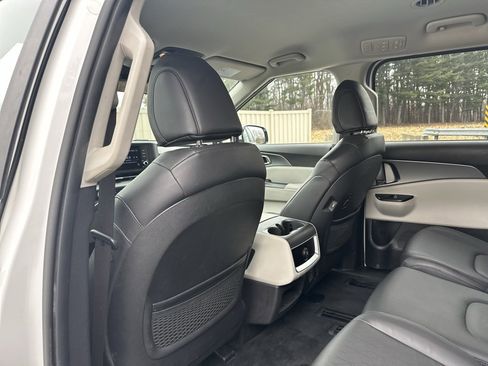 Used 2022 Kia Carnival LX image 20