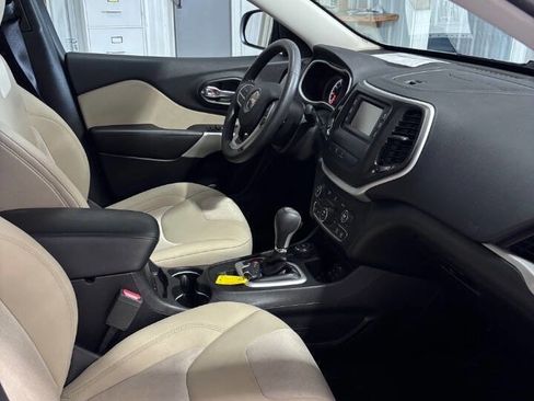 Used 2017 Jeep Cherokee Sport w/ Safety Group AWD/4WD image 5