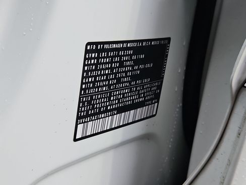 Used 2024 Volkswagen Tiguan SEL R-Line image 34