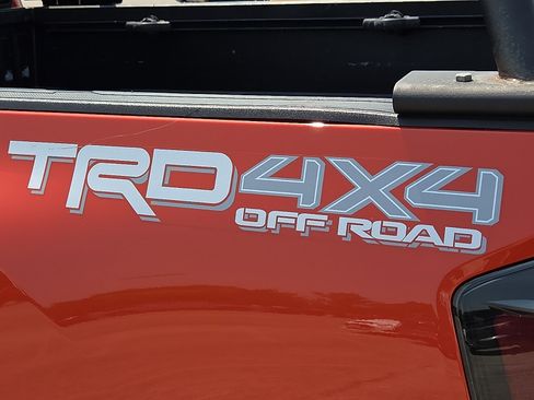 Used 2016 Toyota Tacoma TRD Off-Road w/ Towing Package AWD/4WD image 8