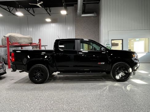 Certified 2022 Chevrolet Colorado Z71 w/ Z71 Midnight Edition image 6