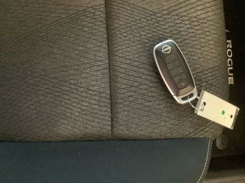 Used 2025 Nissan Rogue SV image 27