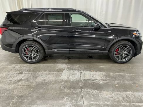 New 2026 Ford Explorer ST-Line w/ ST-Line Street Pack AWD/4WD image 2