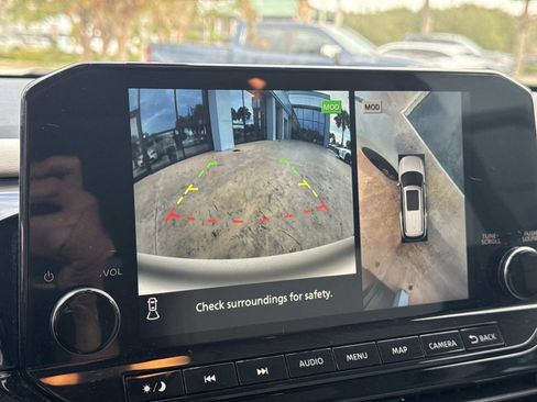 Used 2022 Nissan Pathfinder Platinum w/ Cargo Package image 27