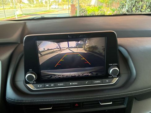 Used 2025 Nissan Rogue SV image 25