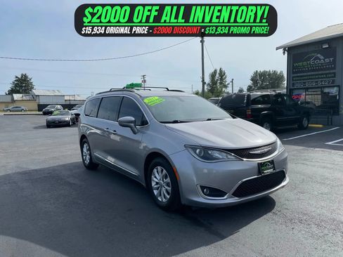 Used 2017 Chrysler Pacifica Touring-L FWD image 1