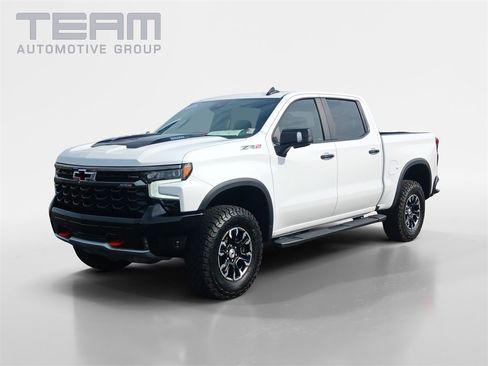 Used 2025 Chevrolet Silverado 1500 ZR2 w/ Technology Package image 3