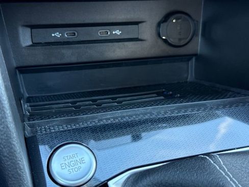 Used 2025 Volkswagen Taos SE image 35