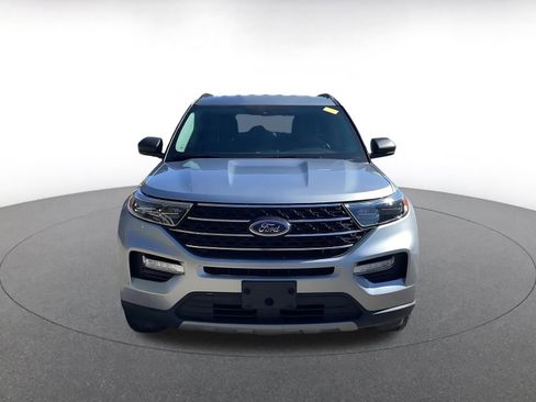 Used 2024 Ford Explorer XLT w/ Equipment Group 202A image 3