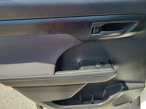 Used 2021 Toyota Highlander LE FWD image 14